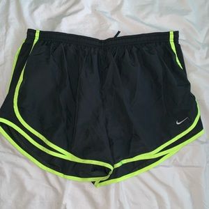 Nike women’s dry tempo shorts
